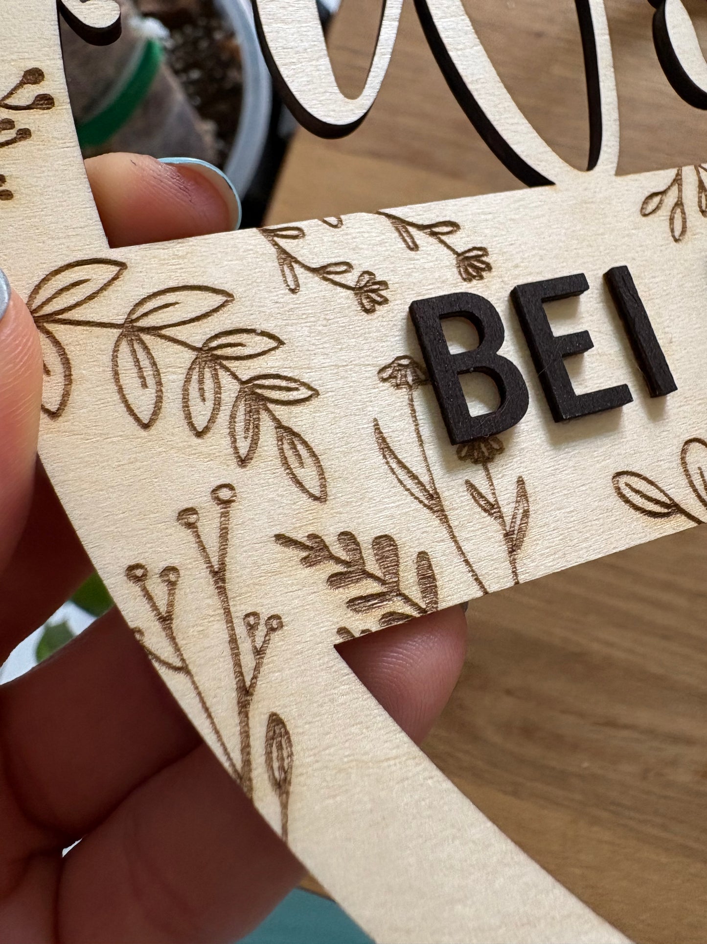 Personalized Wooden Door Sign – "Welcome to the [Last Name] Family" | Ø 26 cm | Floral Design