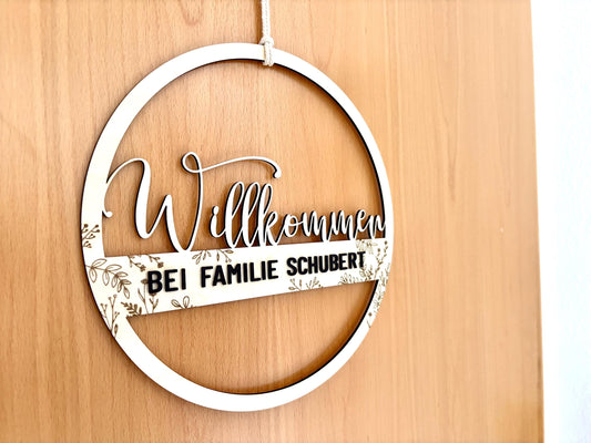 Personalized Wooden Door Sign – "Welcome to the [Last Name] Family" | Ø 26 cm | Floral Design